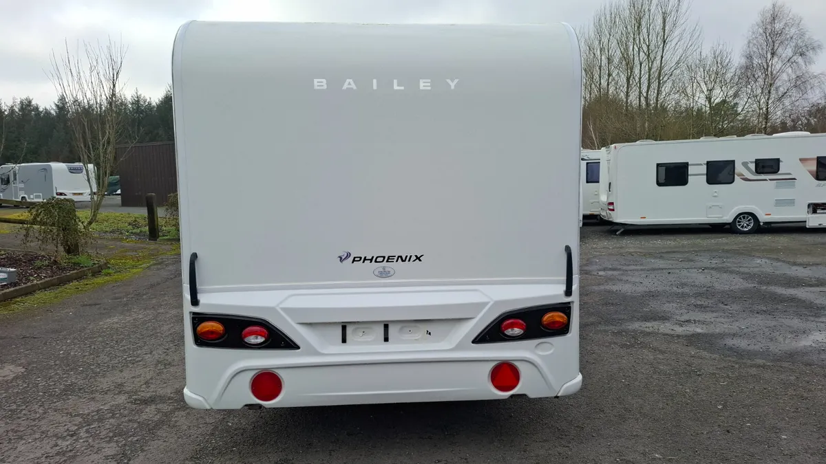 Bailey Phoenix 6 berth caravan - Image 4