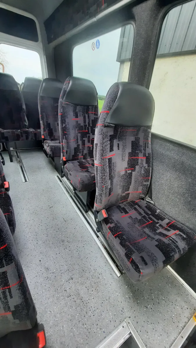 16 x Buckingham Seats - Image 1