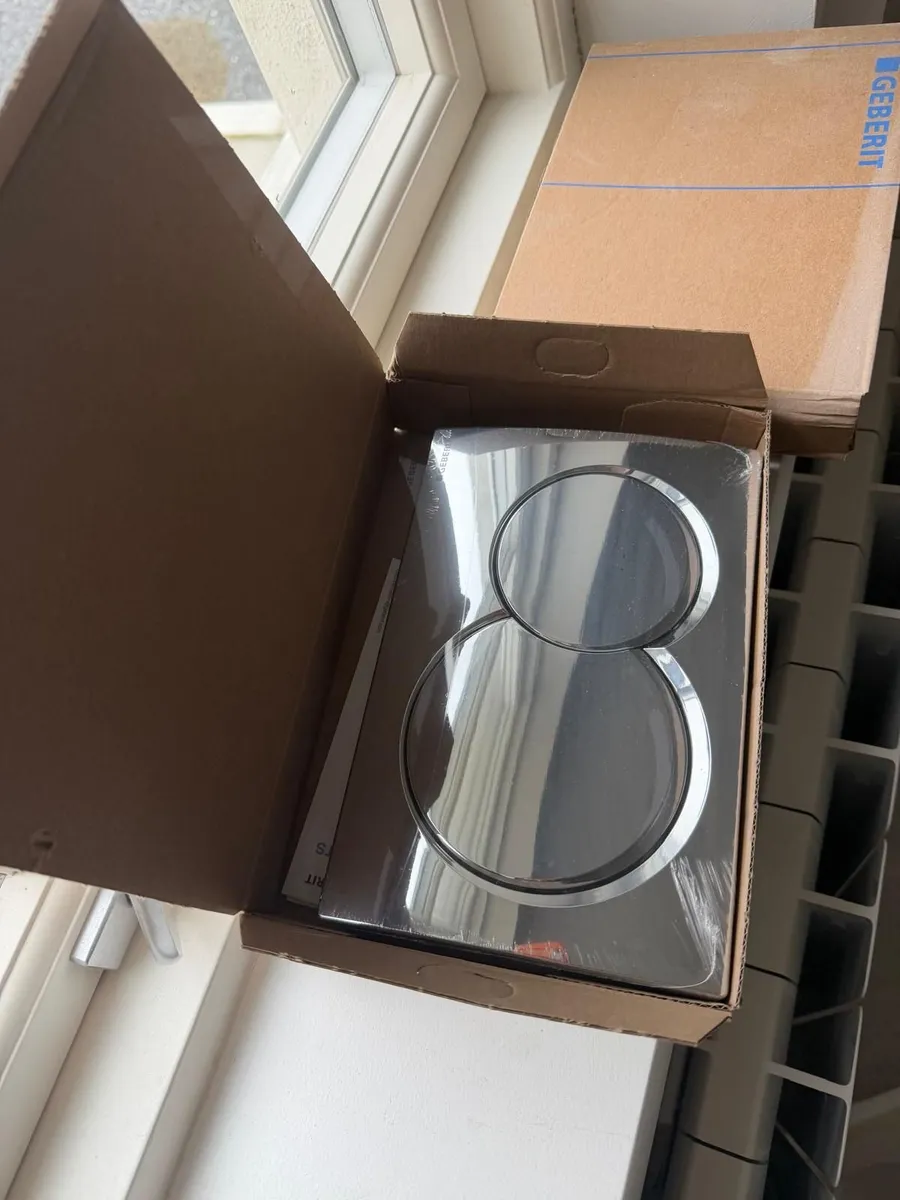 Toilet seat, Shower Tray, Flush Plate - Image 4