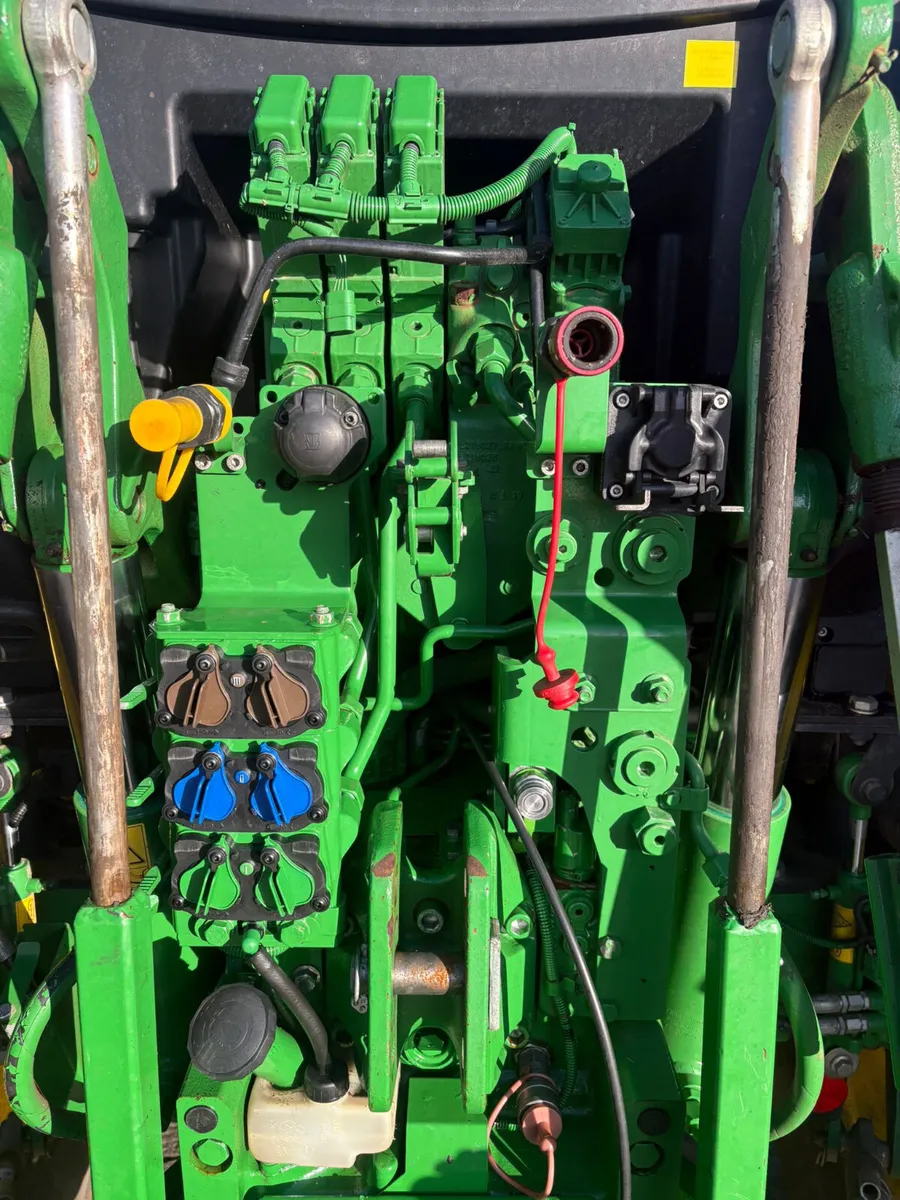 John Deere 6130R (2021) - Image 4