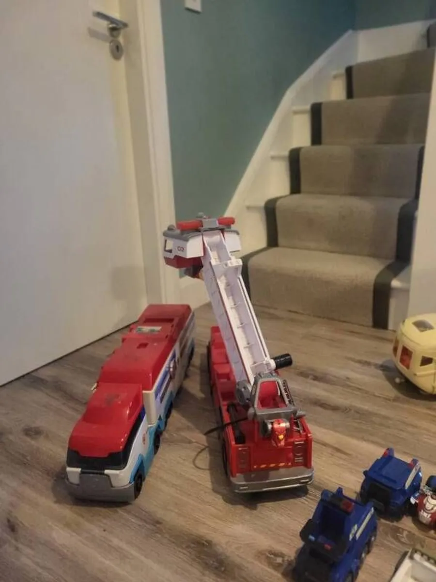 Toy bundle paw patrol and doll house - Image 4