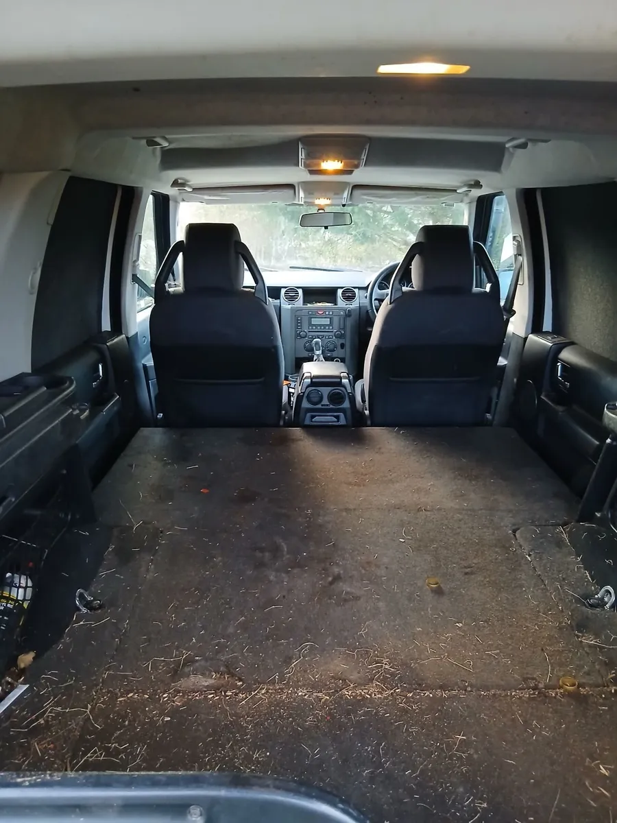Land Rover Discovery 3 - Image 2