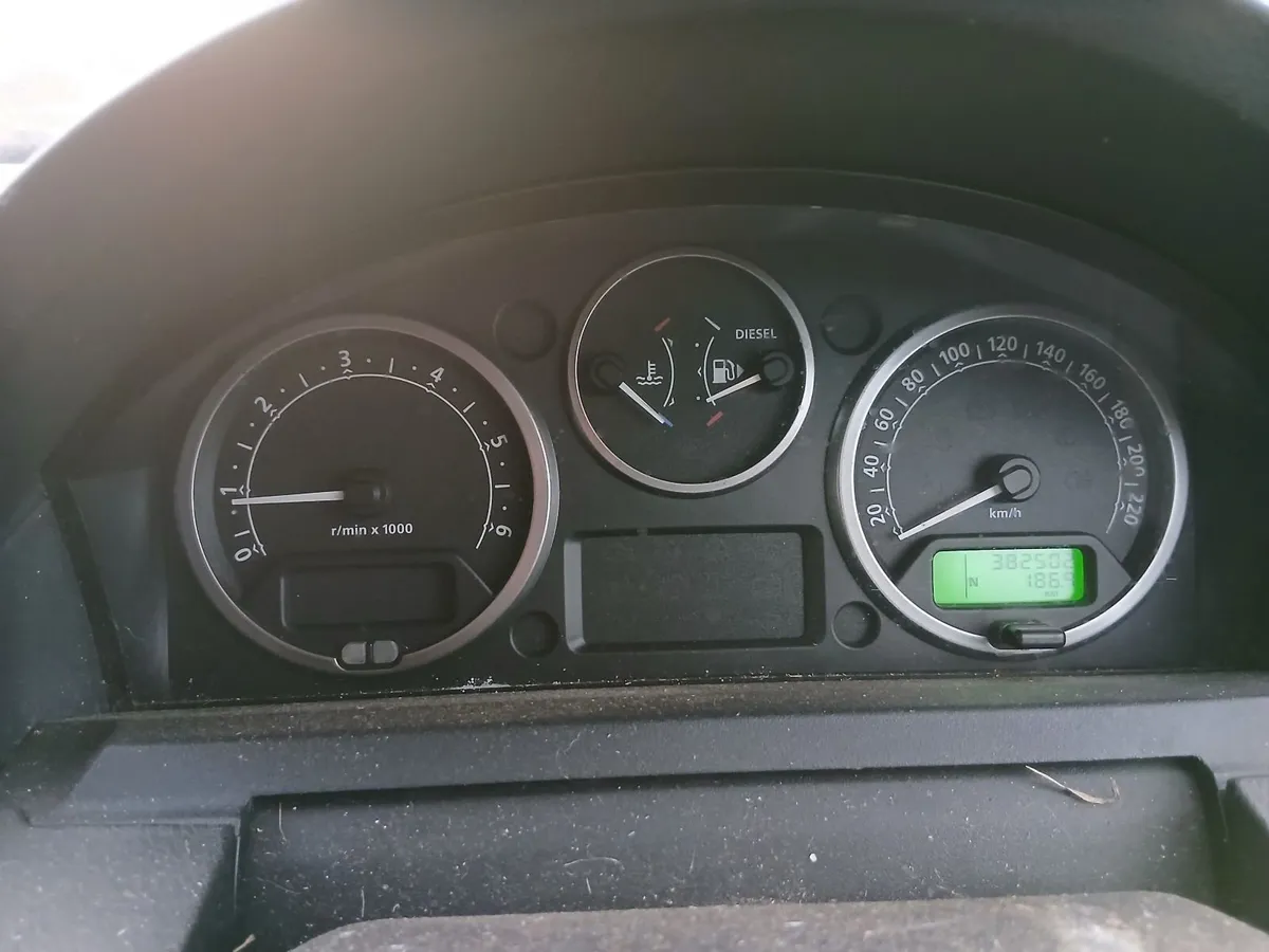 Land Rover Discovery 3 - Image 3
