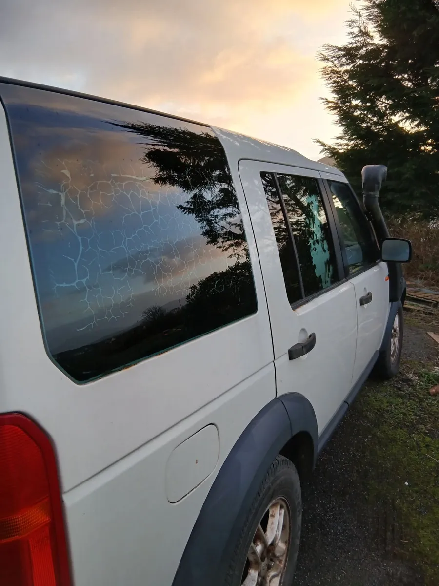 Land Rover Discovery 3 - Image 4