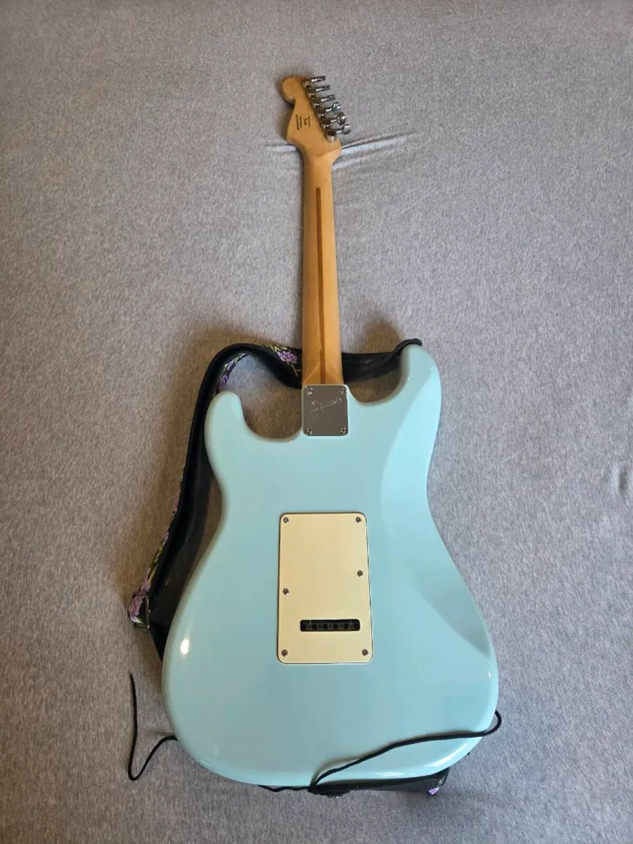 Eletric guitar + Accessories- trade accept - Image 4