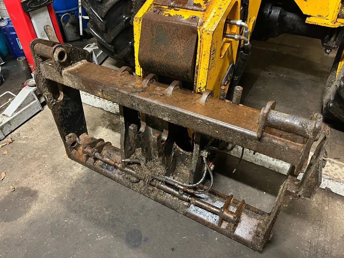 JCB Q Fit Headstock - Image 1