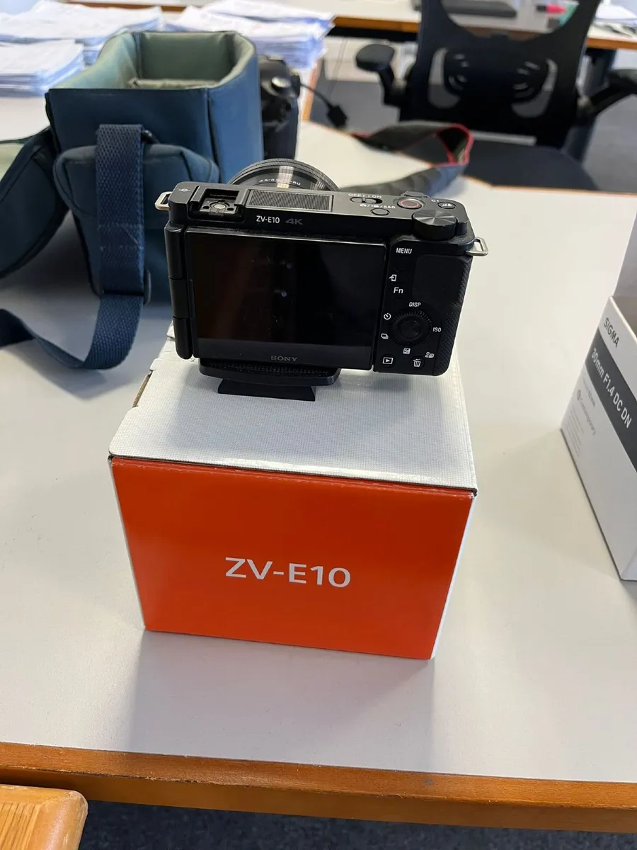 Sony ZV-E10 camera - Image 2