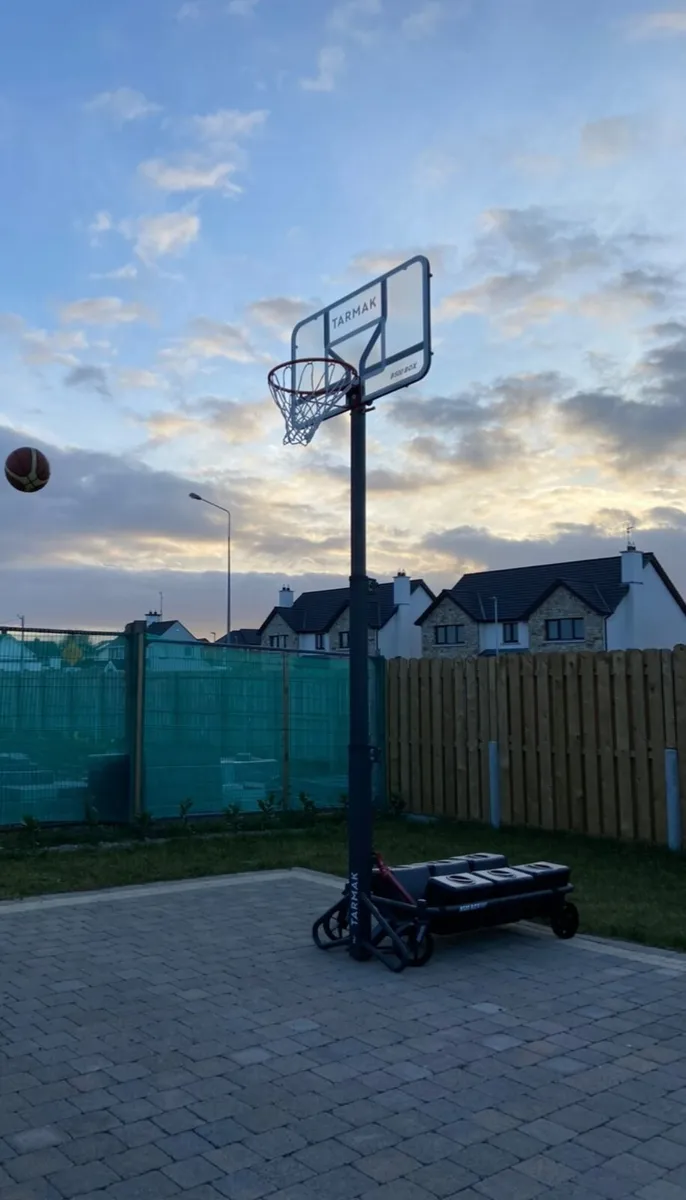 Tarmak B500 Box Basketball Hoop – Pro Backboard. - Image 3