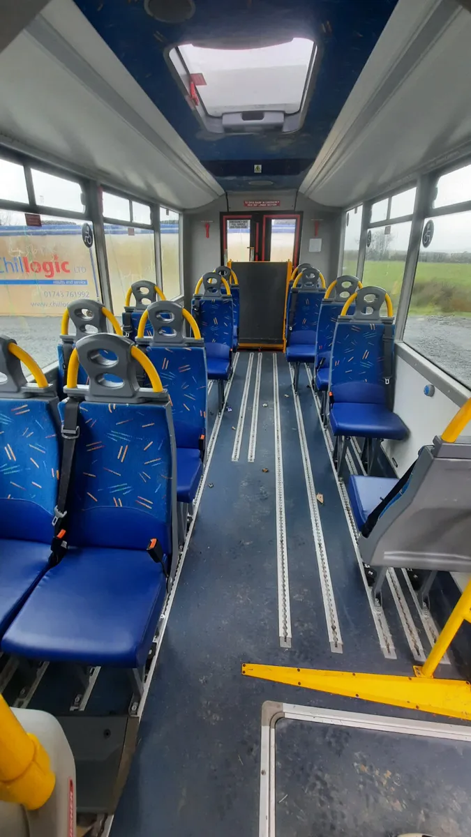 12 x Quick Release Seats - Image 1