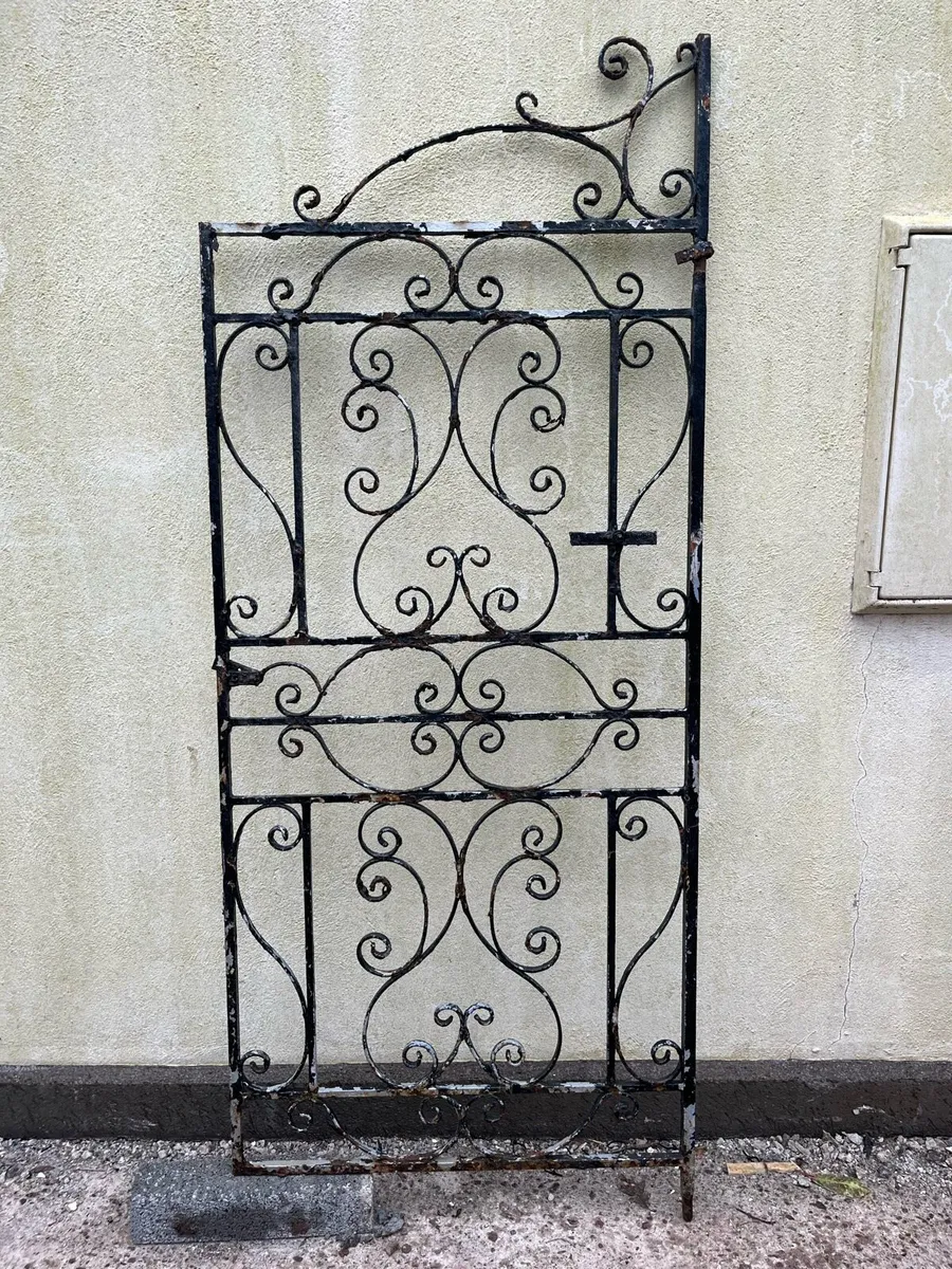 Tall cast iron gate - Image 1