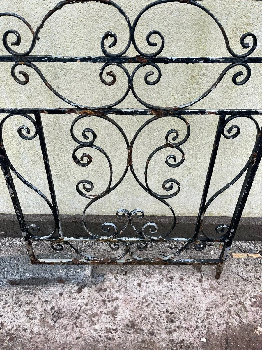 Tall cast iron gate - Image 3