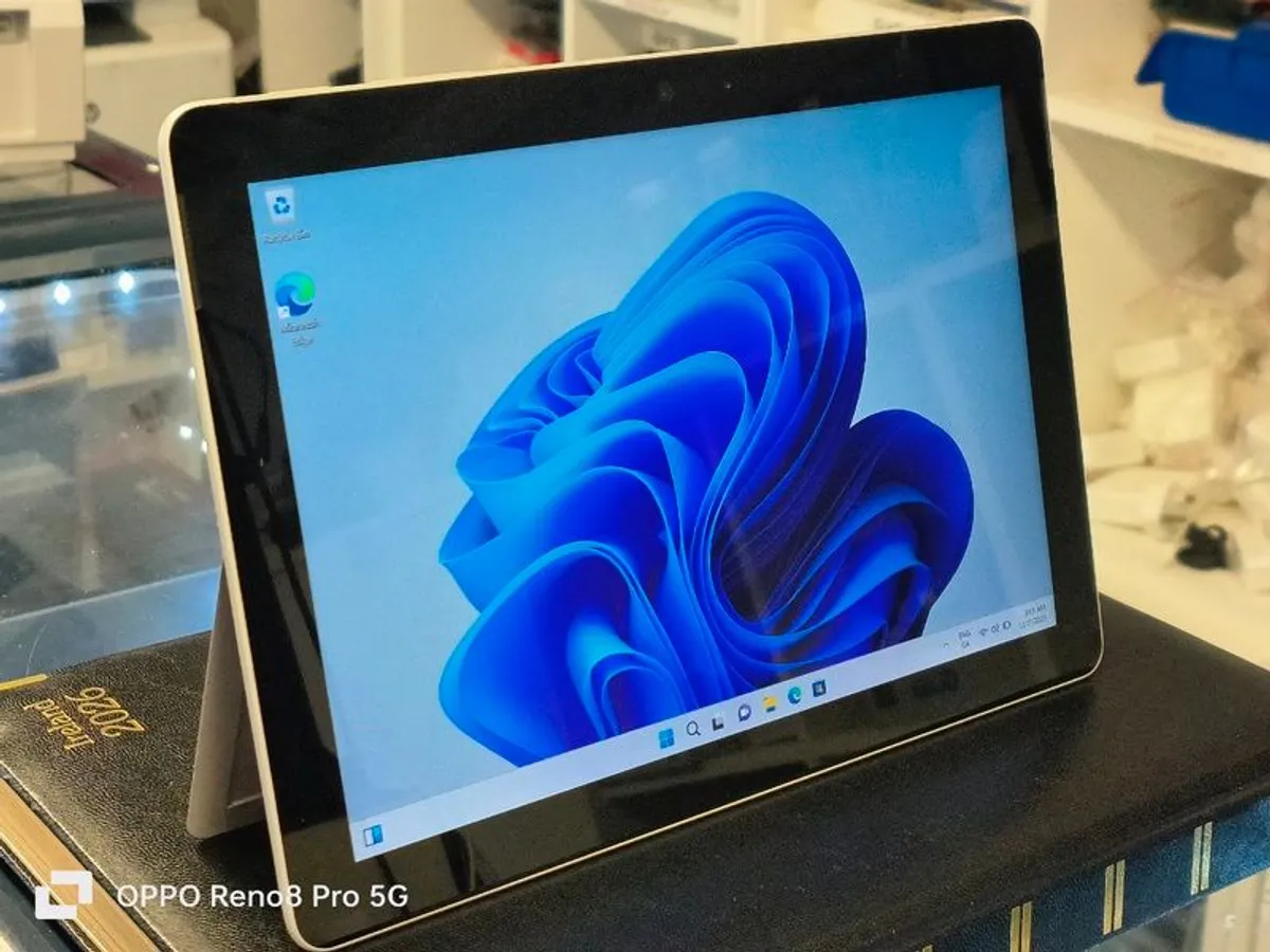 Microsoft Surface Go (1824) 10", 8gb Ram, 128gb Ssd, Pentium 4415y 1.6ghz Tablet - Image 2