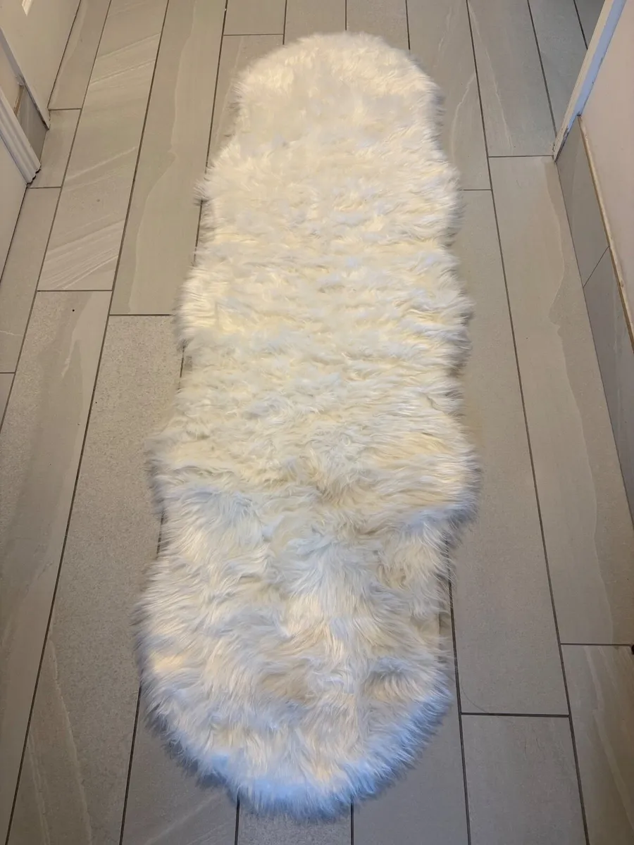 Floor rug