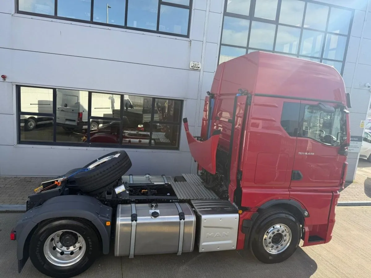 Man TGX 18.640 - 4x2 - Truck Tractor - Image 4