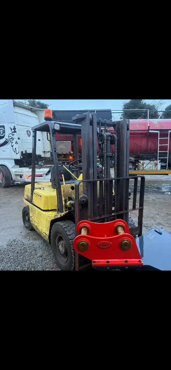 Nissan forklift 3 ton - Image 4