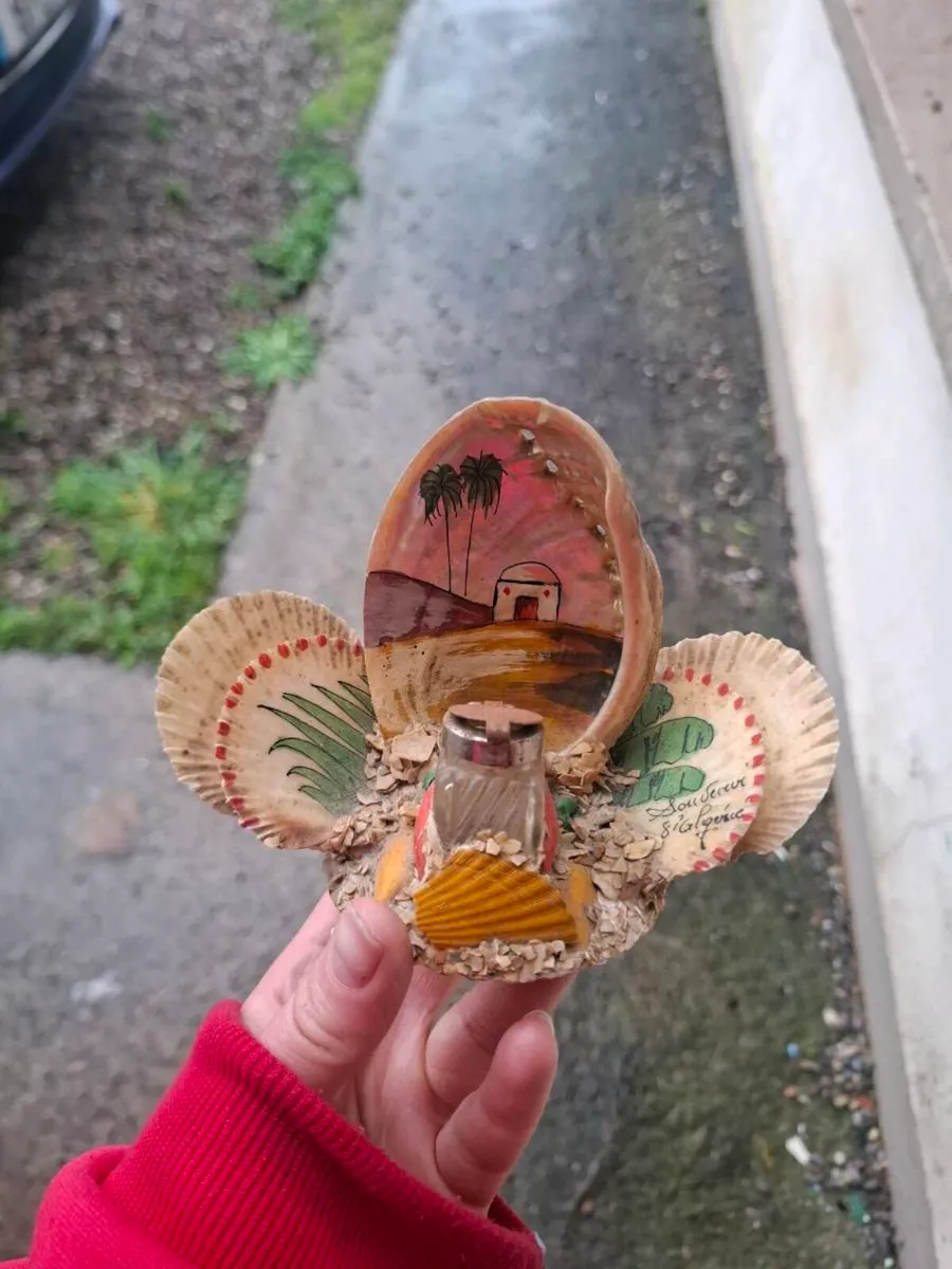 Vintage shell ink station