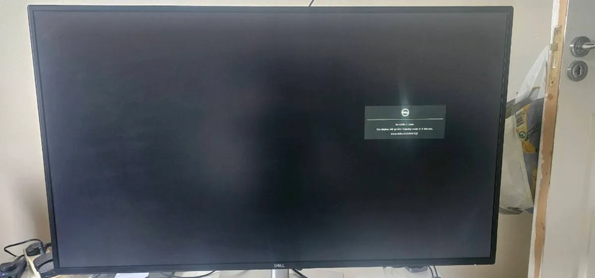 Dell U4323QE monitor ( orig box and cables incl) - Image 2