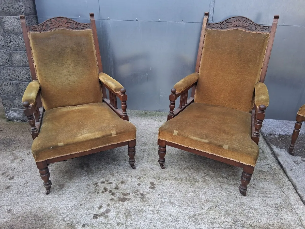 2 arm chairs 4 chairs - Image 1