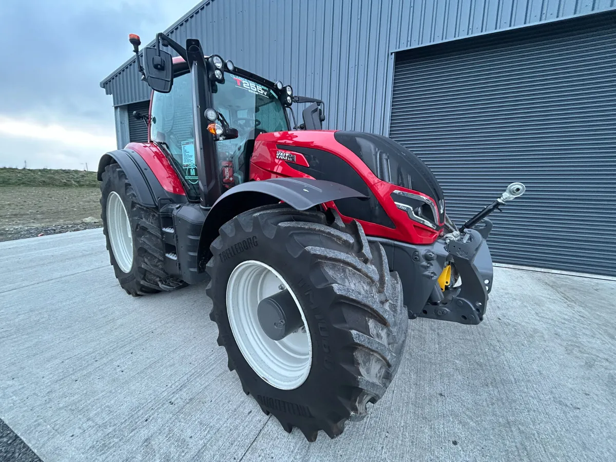 Immaculate Valtra T255 Versu Tractor -2023 - Image 4