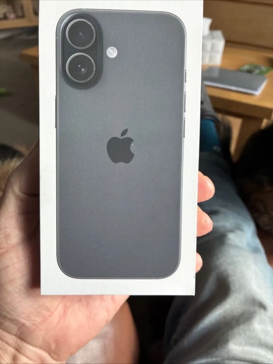 Brand new & sealed iPHONE 17