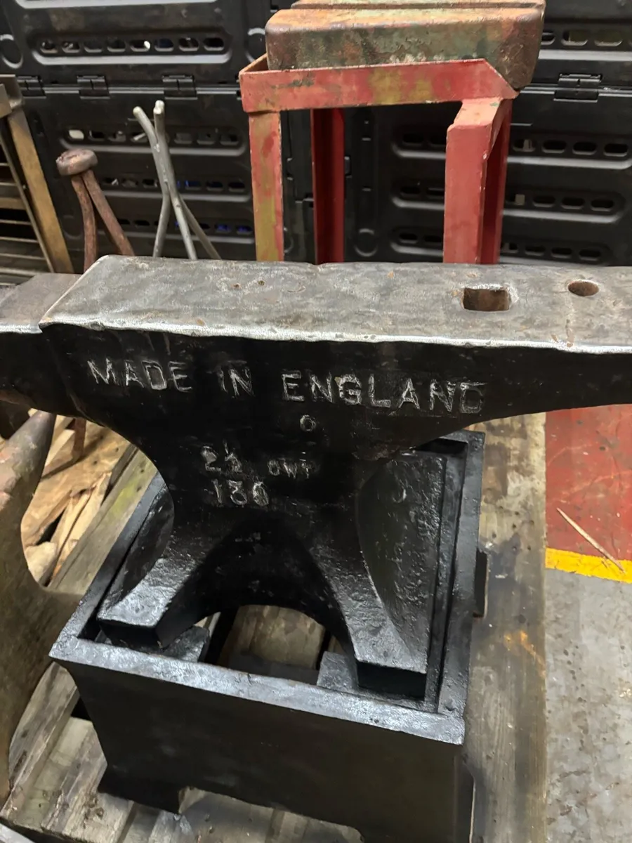 Peter wright & British Anvils - Image 4