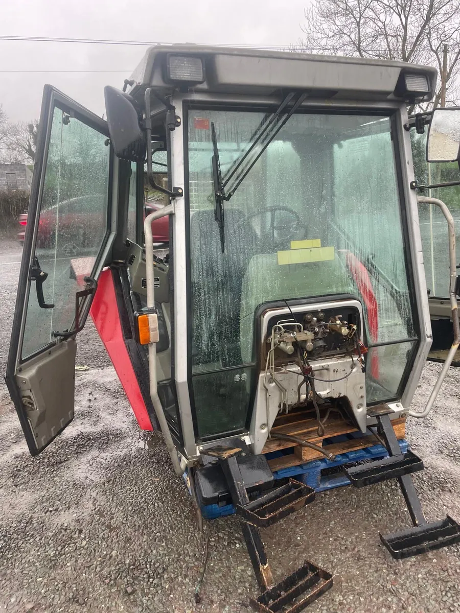 Massey Ferguson 3000 Cab - Image 2