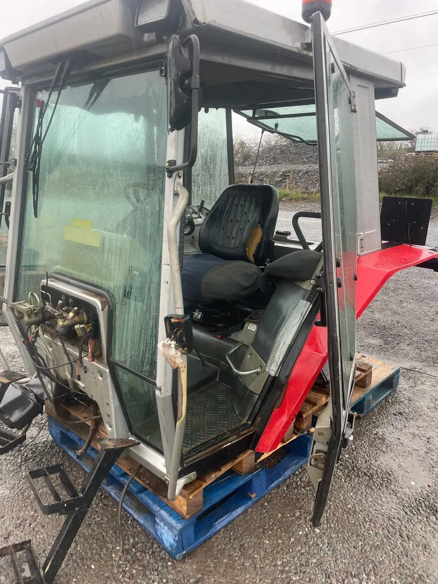 Massey Ferguson 3000 Cab - Image 1