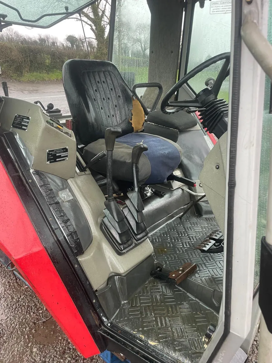 Massey Ferguson 3000 Cab - Image 3