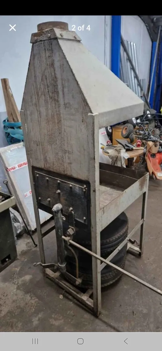 Large forge with bellows. ALLDAYS & ONIONS - Image 2