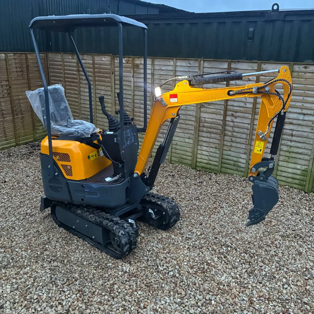 New mini digger - Image 1