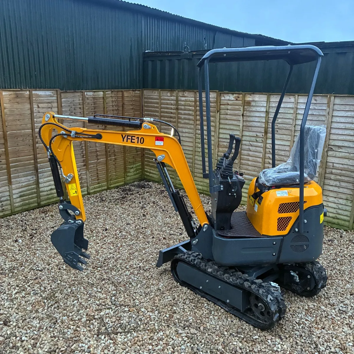 New mini digger - Image 4