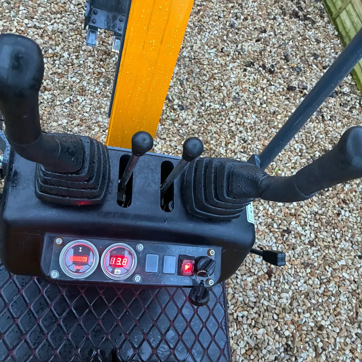 New mini digger - Image 2