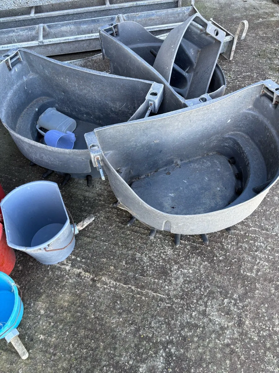 Hanging calf troughs - Image 4