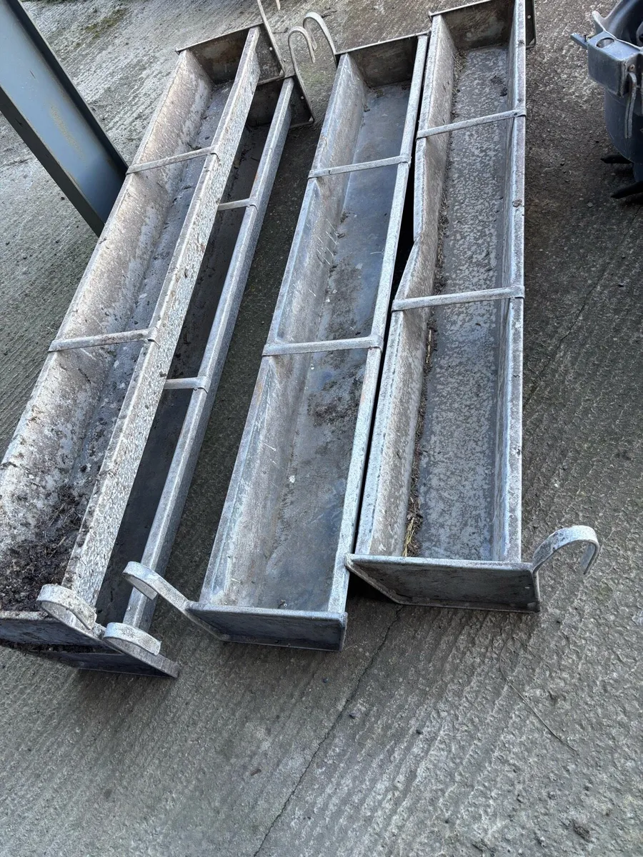 Hanging calf troughs - Image 2