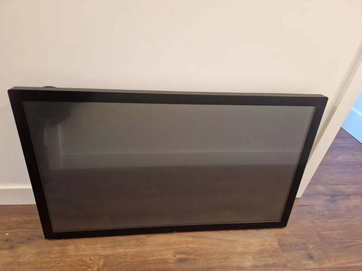 iiyama ProLite 49" Interactive Display / TV with wall mount - Image 1