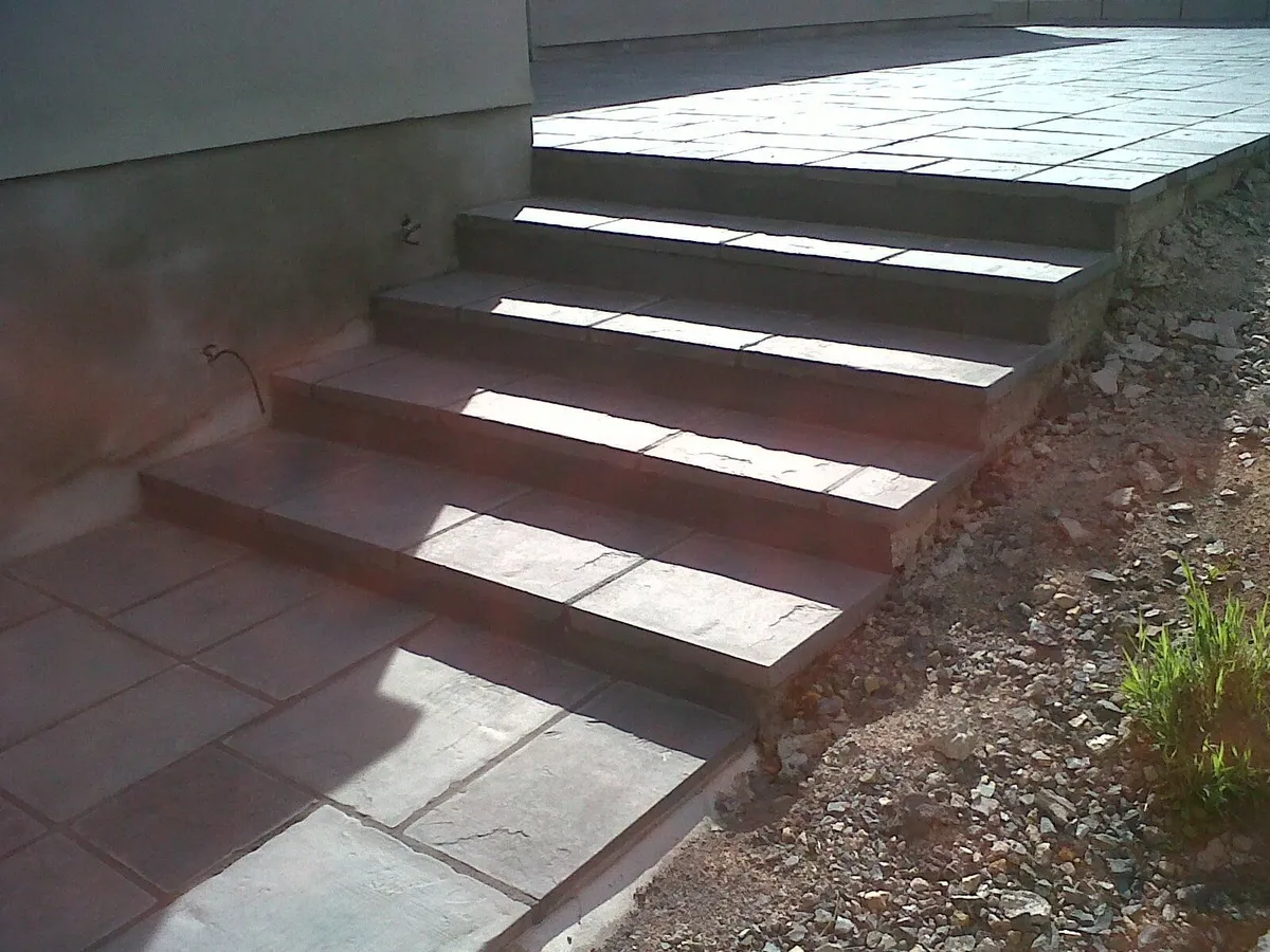 40m2 of charcoal patio slabs DELIVERED - Image 3