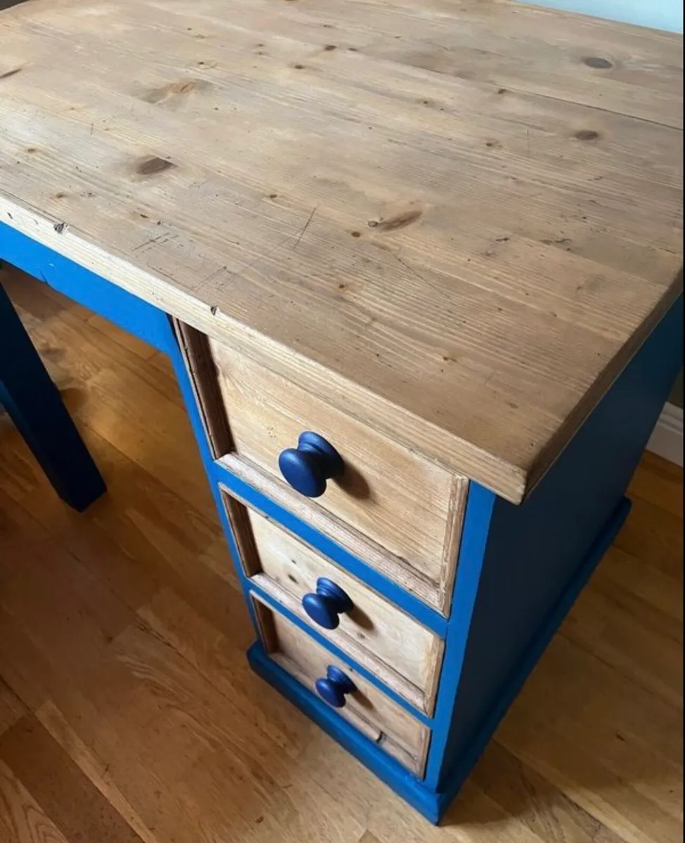 Study desk - Image 4