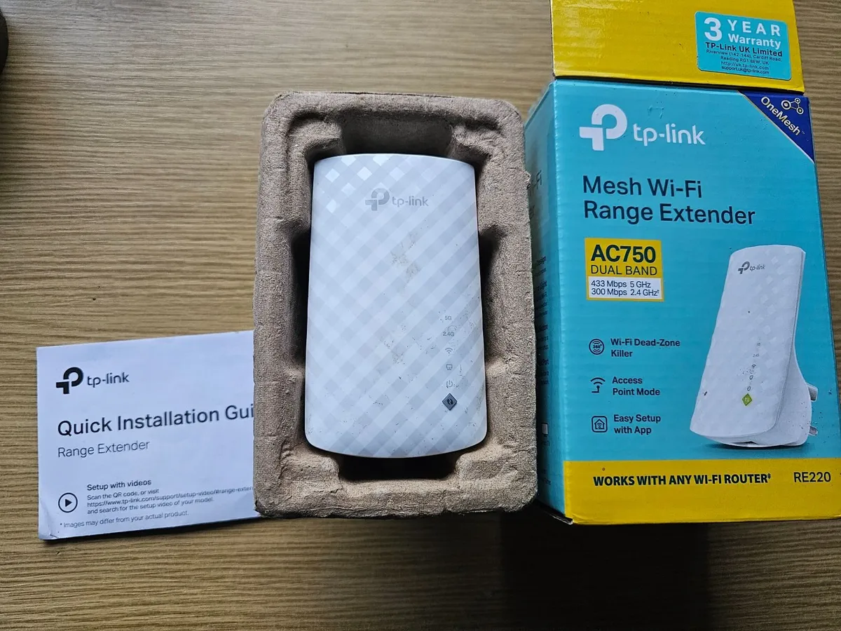 TP-Link RE220 WiFi Extender Booster Range Repeater - Image 1