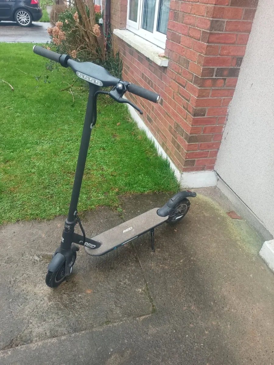Reid E4 Electric Scooter - Image 1