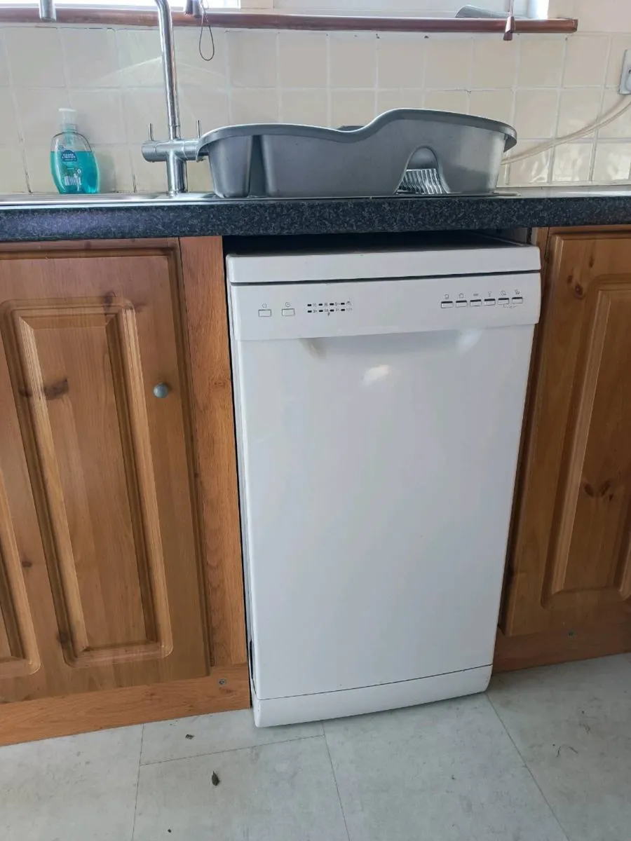 Slimline dishwasher