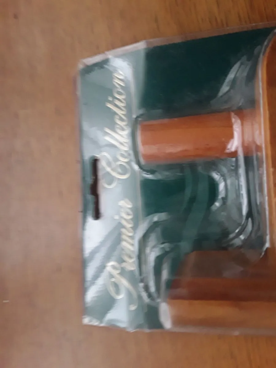 Brand new solid pine towel rack still in its wrapp - Image 2