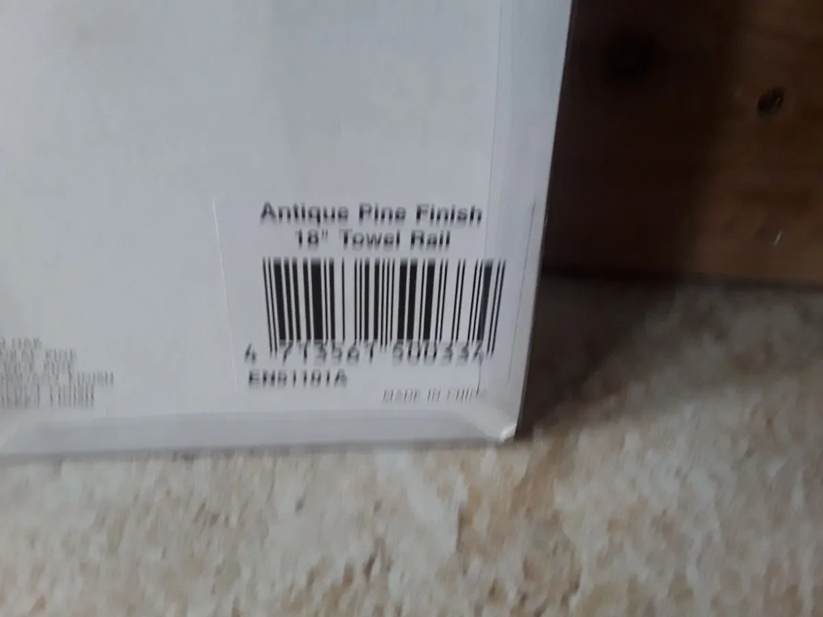 Brand new solid pine towel rack still in its wrapp - Image 4