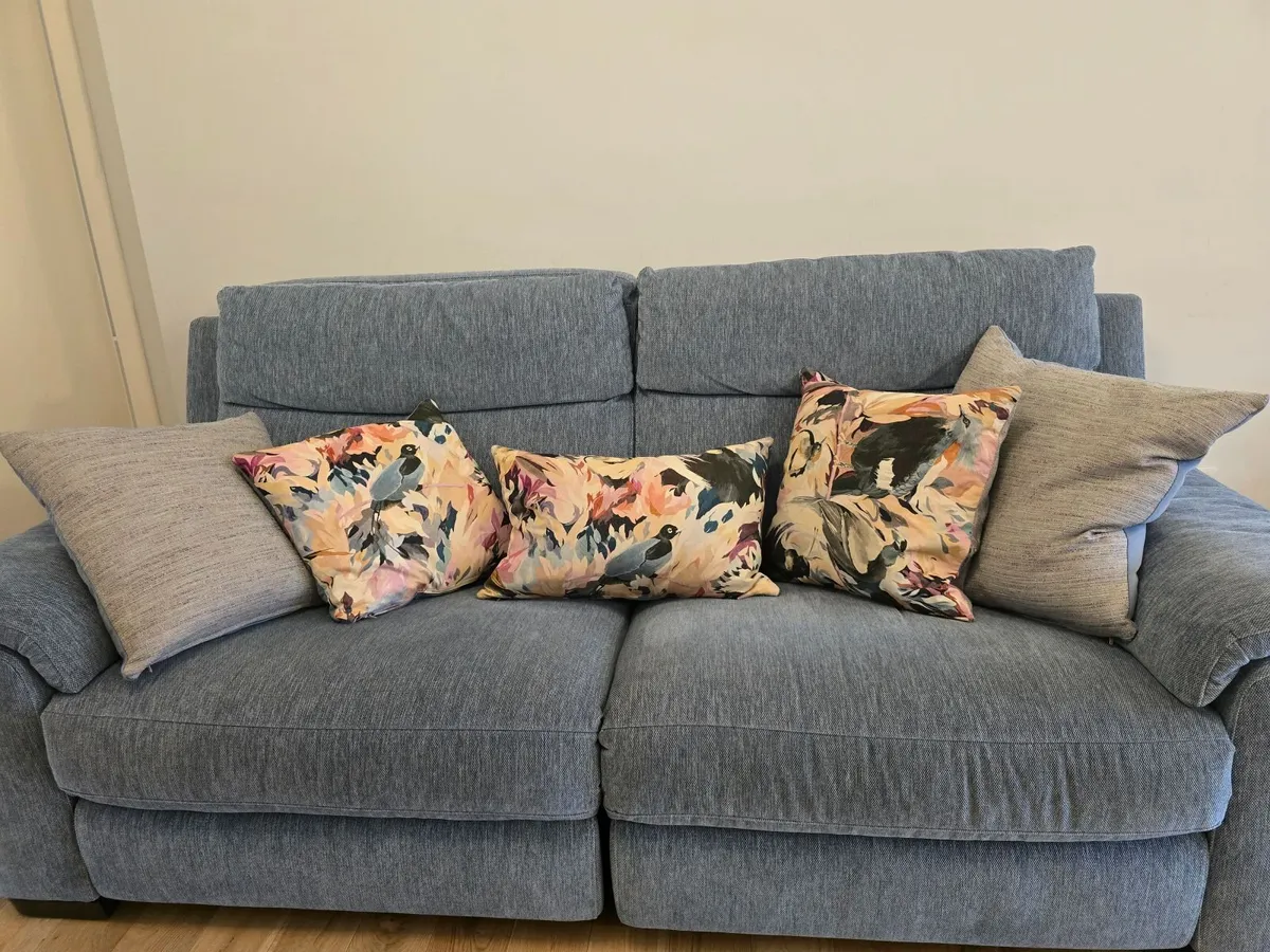 2.5 Seater Electric Recliner Sofa - Image 1