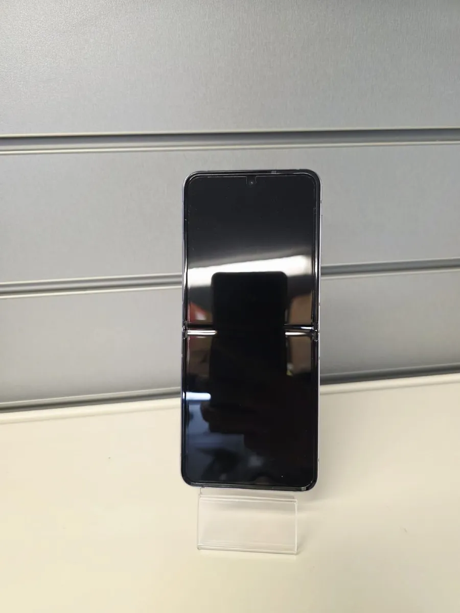 Samsung Galaxy Z Flip 4 128 GB - Image 4