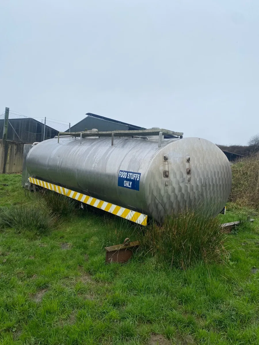 Stainless steel tank 2 compartment 3000 gallons - Image 1