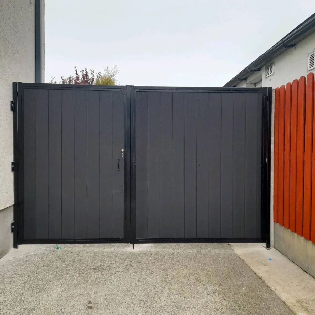 Gates In Kildare - Image 1
