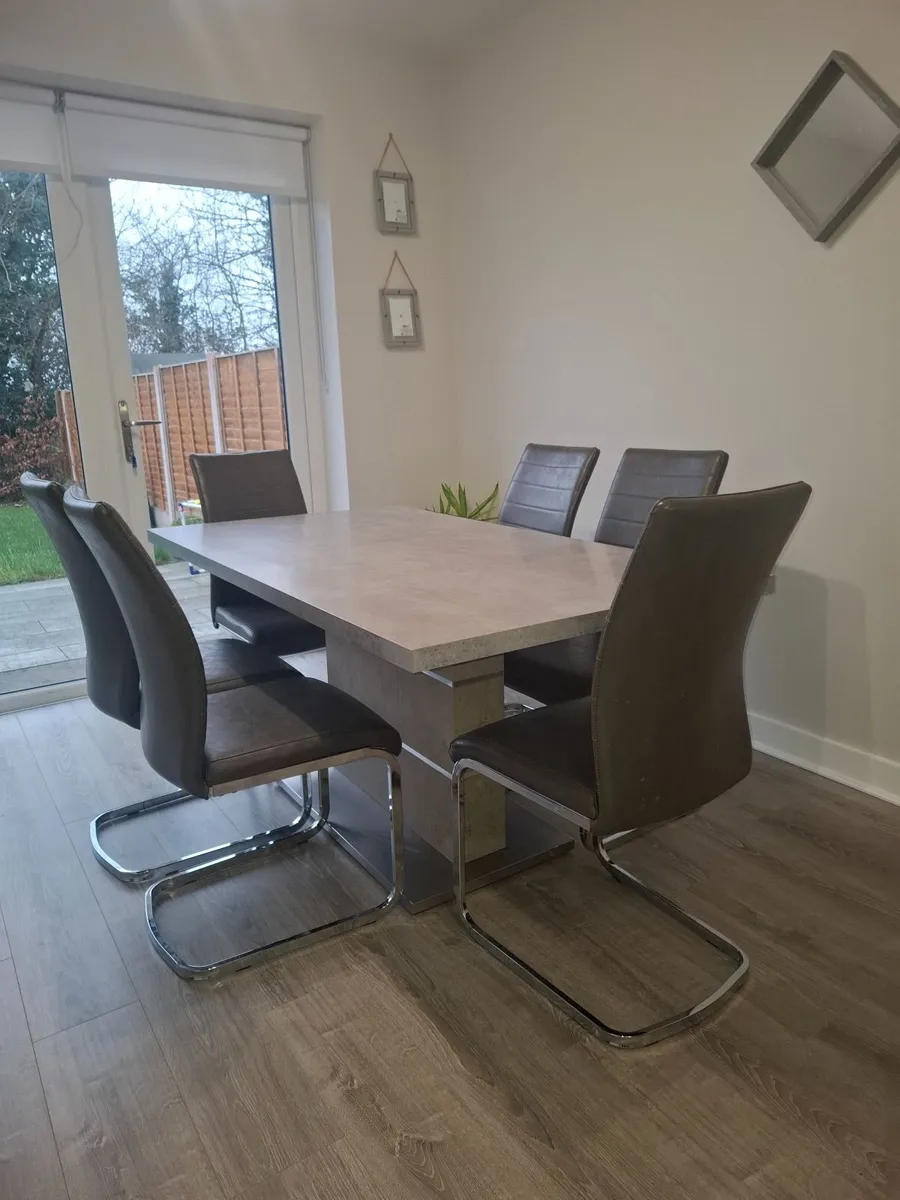 Dining table and chairs - Image 1