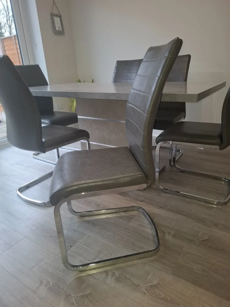 Dining table and chairs - Image 3