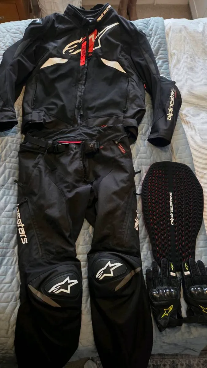 Alpine Stars Drystar T-GP R V3 gear