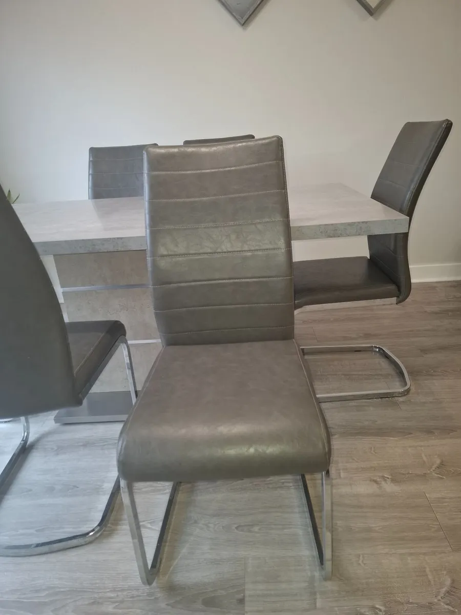 Dining table and chairs - Image 4